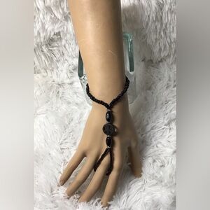 Women’s glass bead ring bracelet. Wrist size 6 1/2 - 7 inches. Stretchy